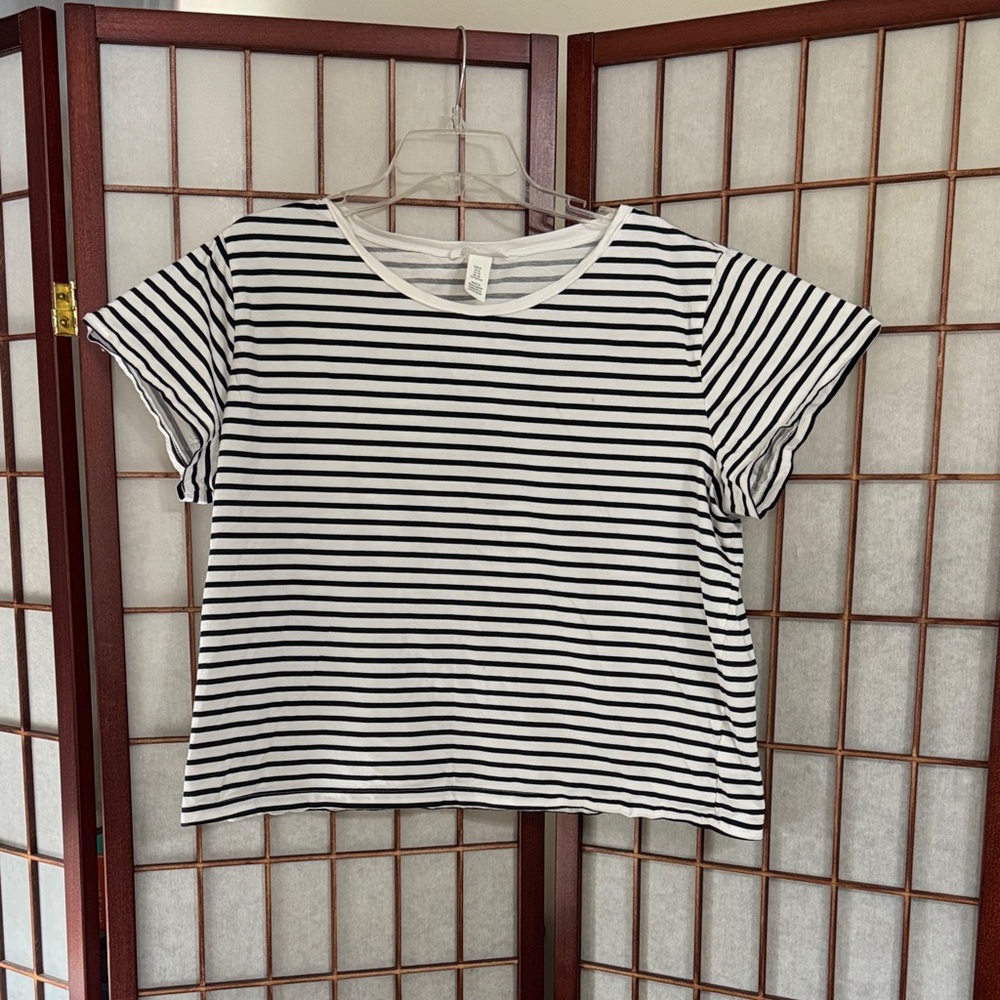 H&M Monochrome Striped Short Sleeve Tee PTP 23.5 inches